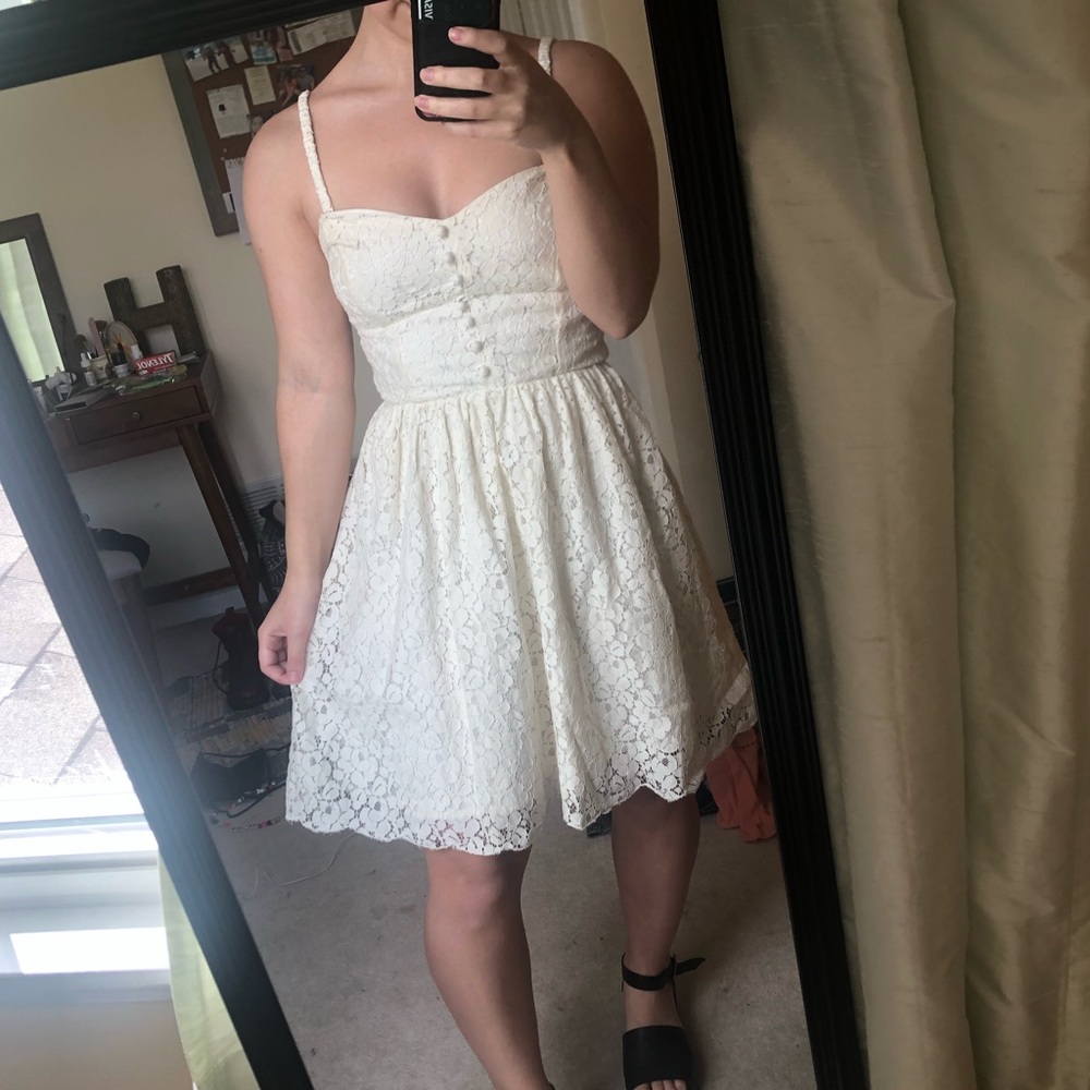 NWOT Aritzia cream lace dress with fitted top